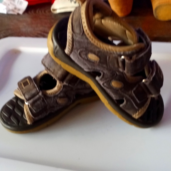Oshkosh Boy Sandals - Picture 1 of 3